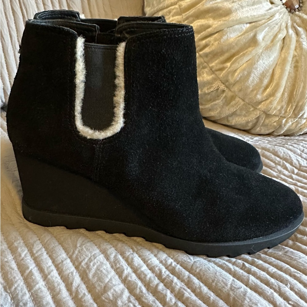 Koolaburro by Ugg suede ankle boots black size 10